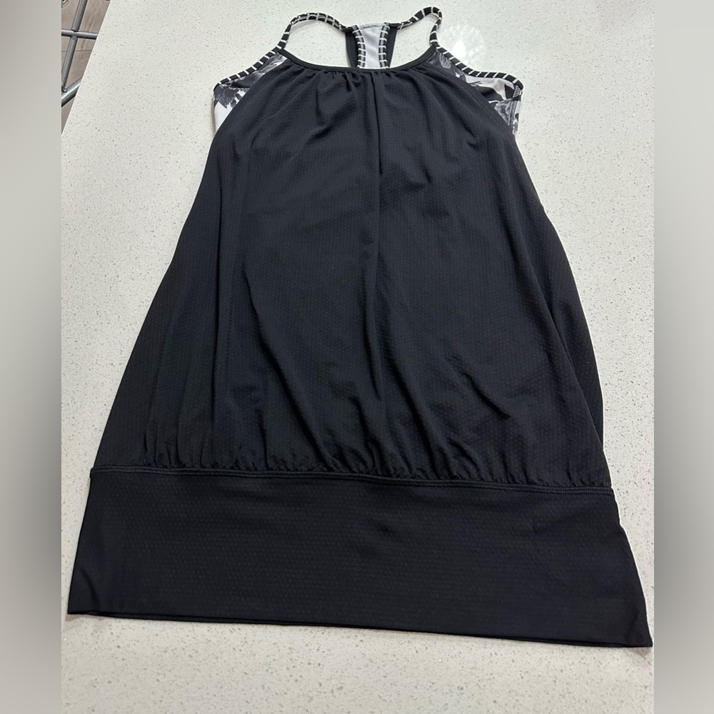 Lululemon: Women’s Tank Top- Size 6